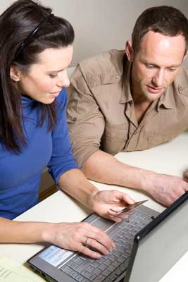 couple online maintain a good credit rating